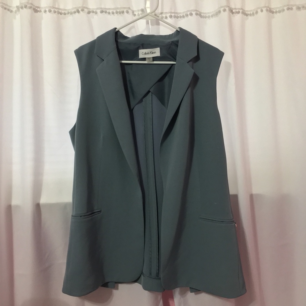 Calvin Klein Women's Soft Crepe Sleeveless Blazer